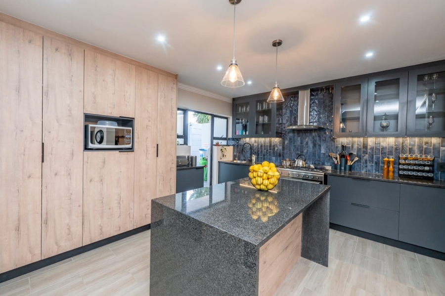 5 Bedroom Property for Sale in Eversdal Western Cape